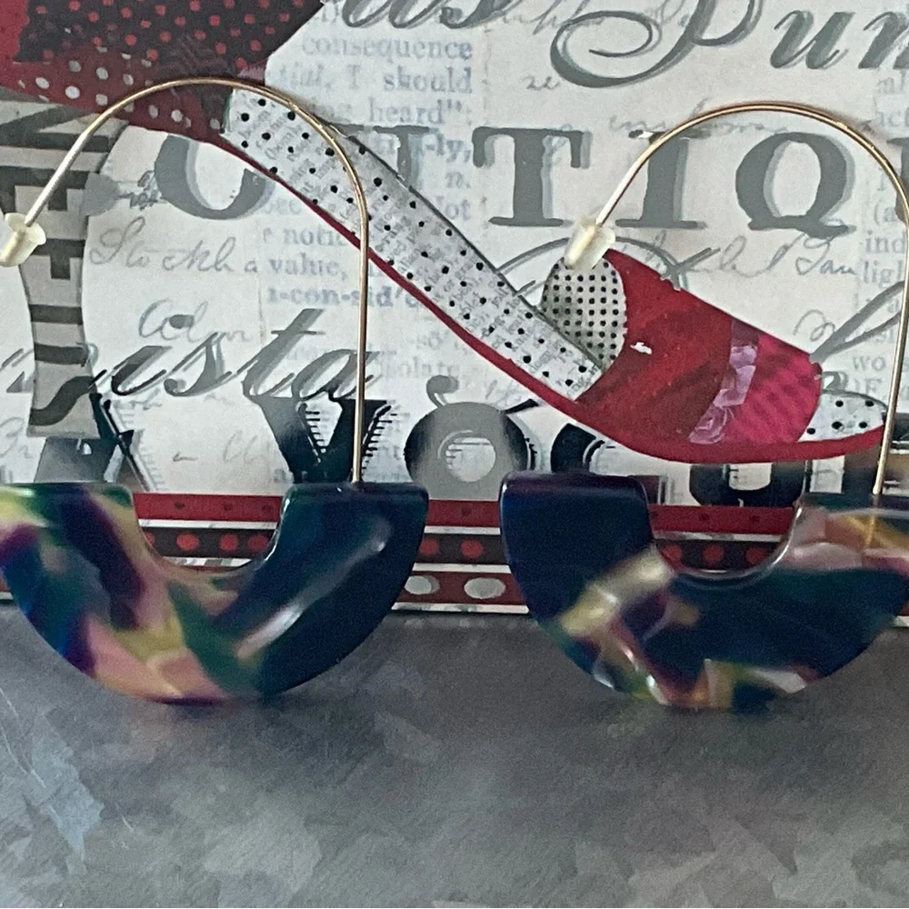 Chic Open Hoop Resin Drop Earrings - Picture 4 of 6